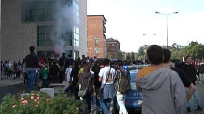 protesta studenti ubi banca