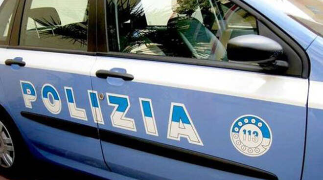 poliziaauto1