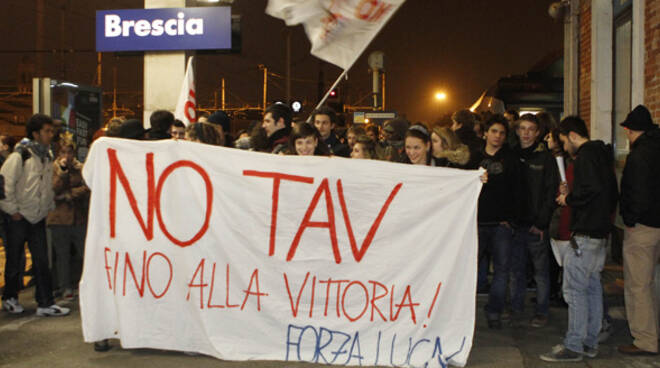 TAV: 'BLOCCHIAMO TUTTO', LA PROTESTA DILAGA IN ITALIA