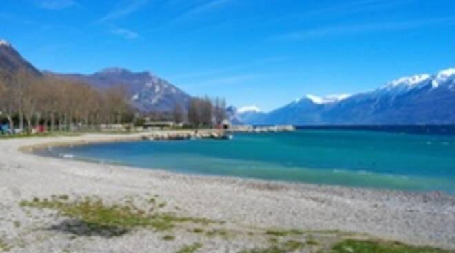 spiaggia vialone toscolano