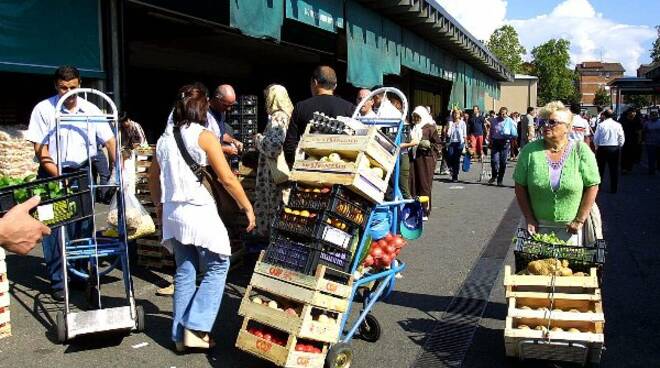 MERCATO ORTOFRUTTICOLOPHOTO MAGNI THOMAS PER SIG. ARESI 07-09-02