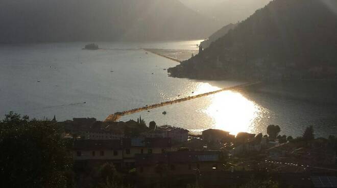 floating-piers-tramonto