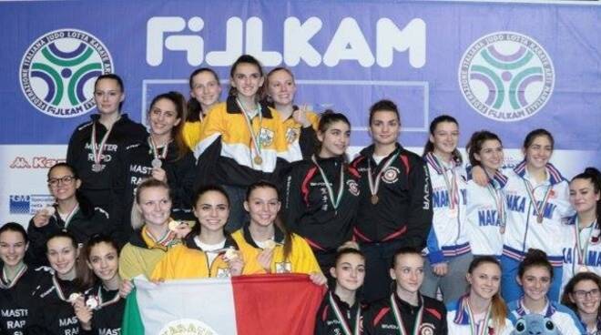 podio ragazze kumite