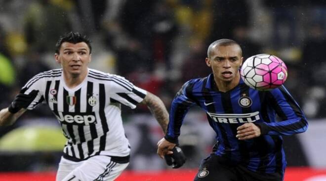 mandzukic-e-miranda-durante-inter-juventus