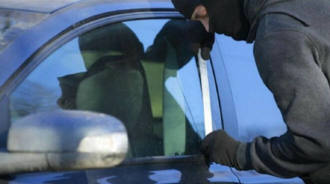 via-santellone-arresti-predoni-auto