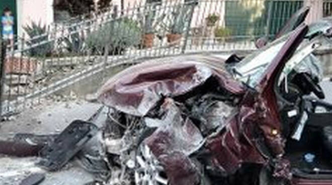 incidente-erbusco-auto-muro