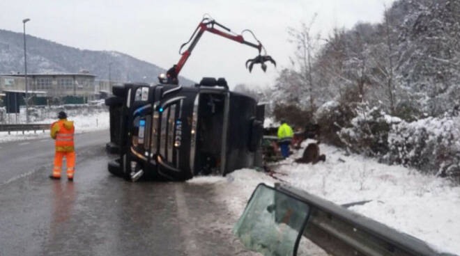 camion-ribalta-vobarno-caffaro