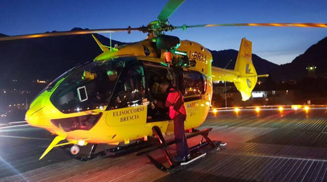 elicottero Breno-turisti-olandesi-soccorso-alpino