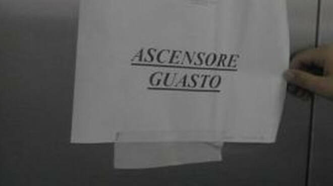 Ascensore-guasto-dello-disagi