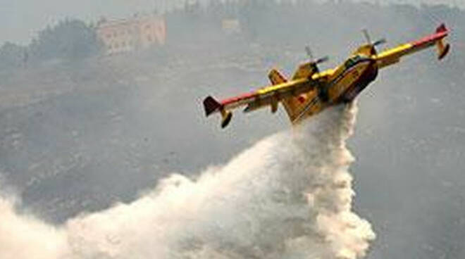 Rogo-tignale-boschi-canadair