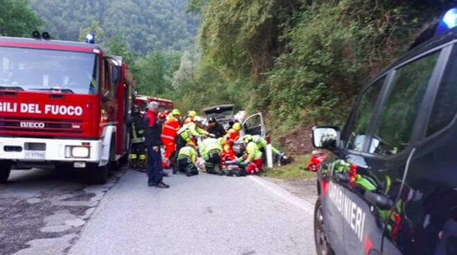 lavenone-auto-fuori-strada-grave-donna