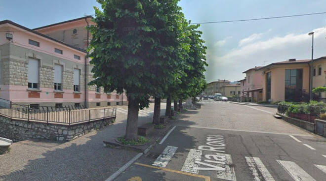 provaglio-iseo-cade-cancello-scuola