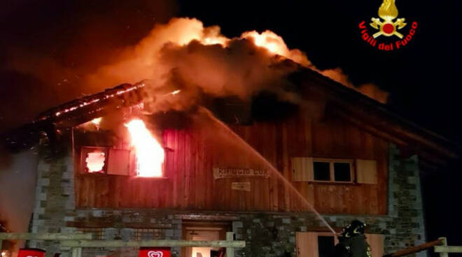 berzo demo incendio notte distrugge rifugio loa