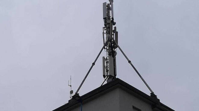 Brescia maxi antenna 5G via chiusure Esposti Loggia