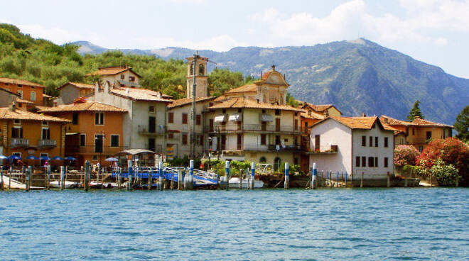 montisola donna trovata morta lago carzano