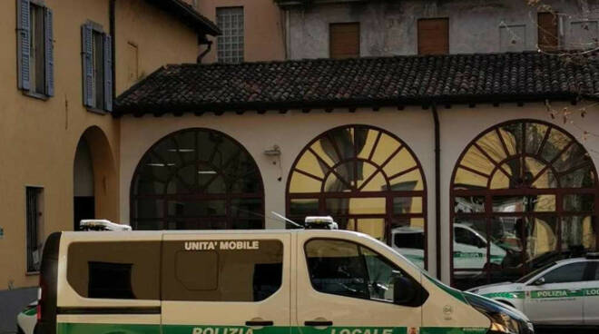 Palazzolo poliziotto si uccide auto servizio Social gogna