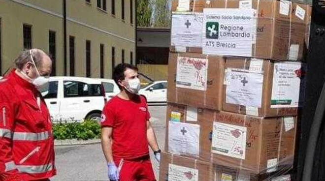 Coronavirus cinesi donano mascherine e tute a Brescia