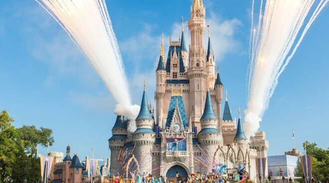 Coronavirus Disney Florida licenzia tutti Un bresciano tra loro