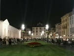 Troppa gente in piazza Arnaldo verso chiusura serale nel weekend