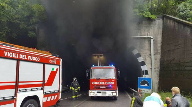 Agnosine frontale e incendio in galleria due uomini feriti