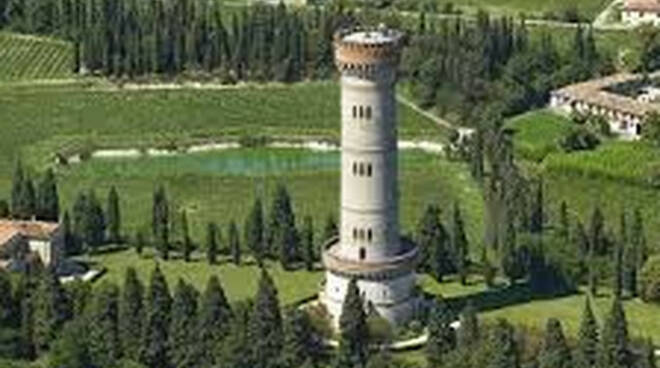 Desenzano abusi edilizi a due passi dalla torre di San Martino