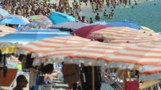 Spiagge del Garda e assembramenti a Desenzano vertice col prefetto