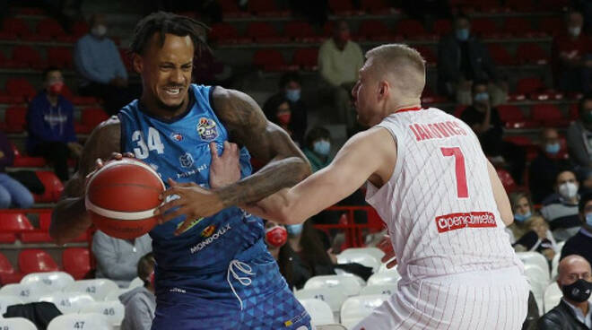 Basket serie A prima amara di Brescia A Varese perde 94-89