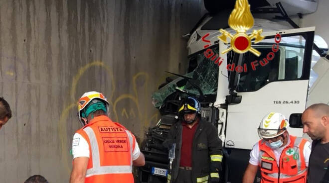 San Giovanni Lupatoto Vr malore fatale per camionista bresciano