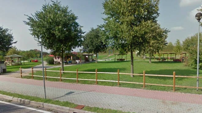 Gussago baby vandali contro il chiosco nel parco Indagano i Cc