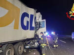 Calcinato impatto di notte tra due camion in A4 feriti conducenti