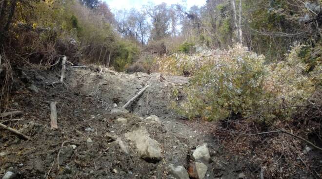 Frana a monte della strada, chiusa la Sp 345 Delle Tre Valli