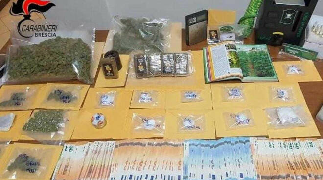 Palazzolo rifornisce di erba e fumo i ragazzi dal garage Arrestato