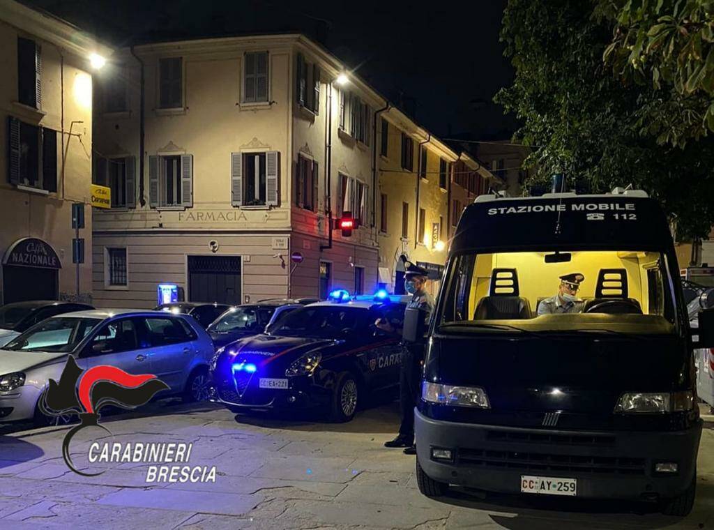 carabinieri in piazza tebaldo brusato