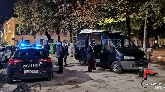 carabinieri in piazza tebaldo brusato