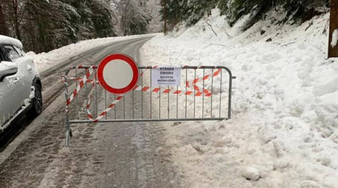 Pericolo valanghe chiusa strada verso Montecampione 1800 15 famiglie evacuate