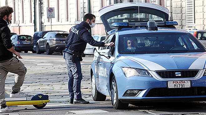 polizia controlli coronavirus covid