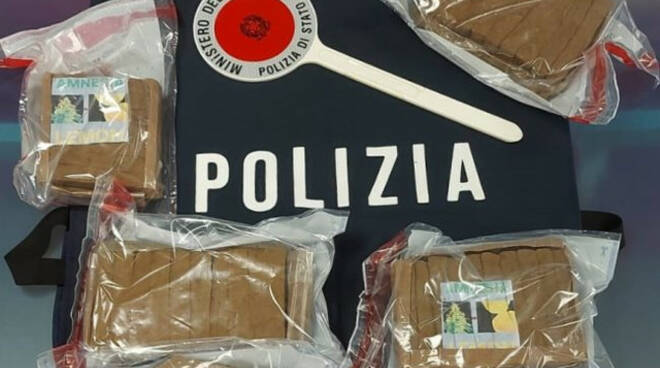 In auto da Verona a Brescia con 6 chili di Amnesia arrestato