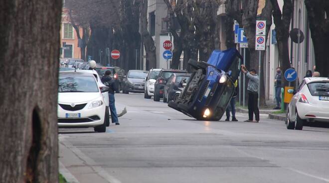 incidente brescia viale italia 21  febbraio 2021