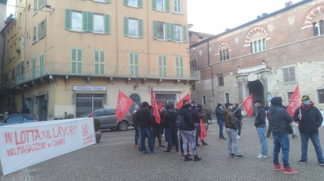 protesta lavoratori coop prometeo