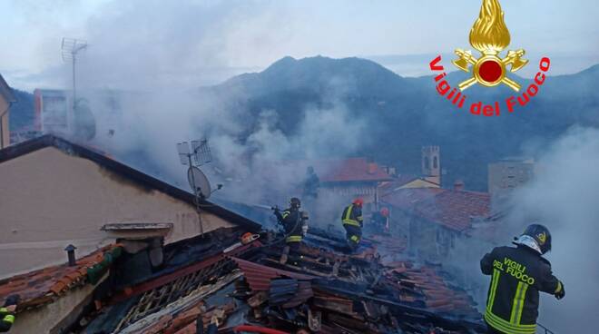 Incendio Lumezzane vigili del fuoco