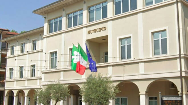 Montirone si dimette mezzo Consiglio comunale sindaco Stucchi alla fine