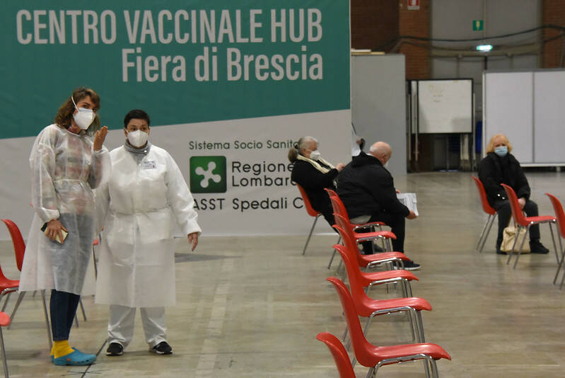 Palafiera Brescia: operativo l'hub vaccinale di via Caprera