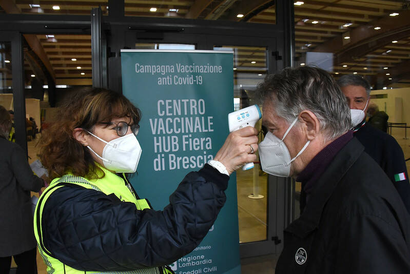 Palafiera Brescia: operativo l'hub vaccinale di via Caprera