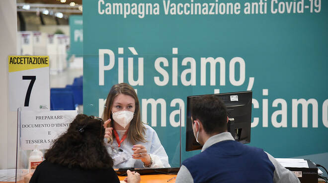Covid coronavirus vaccino vaccini hub Fiera Brescia