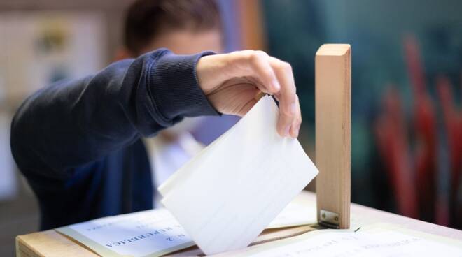 ragazzi consiglio comunale Sirmione scuola