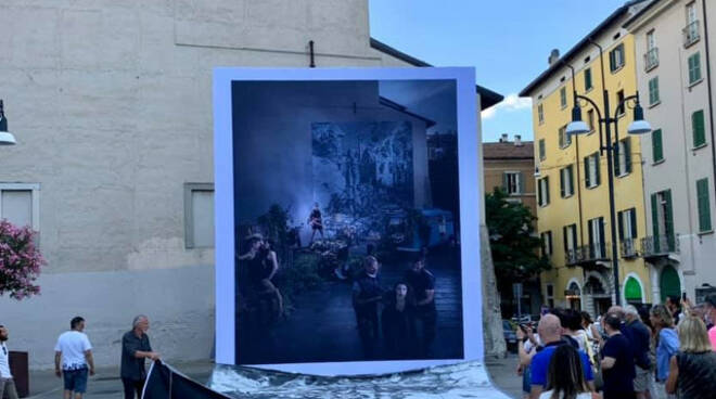 Brescia pittura e fotografia installazione in largo Formentone