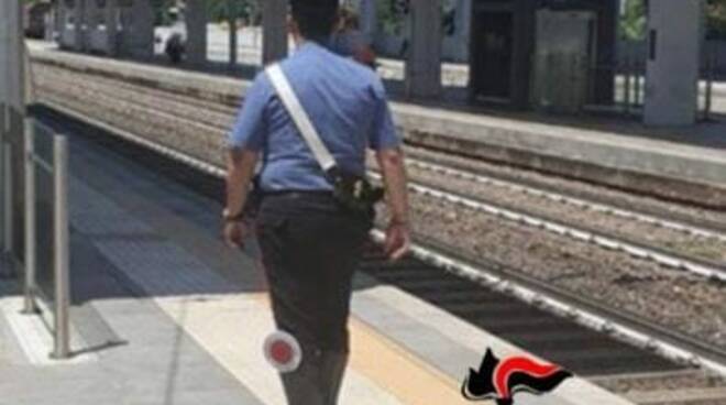 carabinieri intervengono sul treno