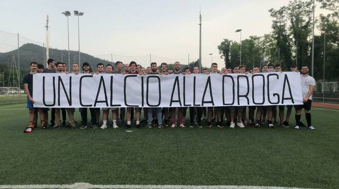 un calcio alla droga Fratelli d'Italia Brescia