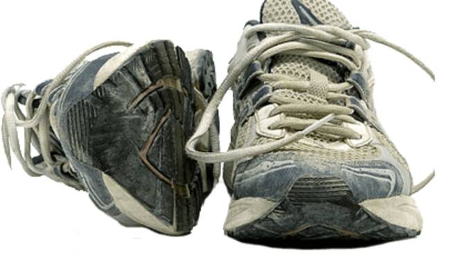 Valcamonica economia circolare dalle scarpe da ginnastica usate