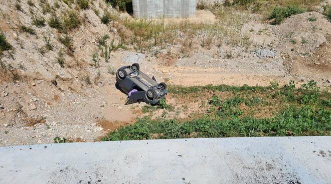 auto ribaltata ponte Lonato